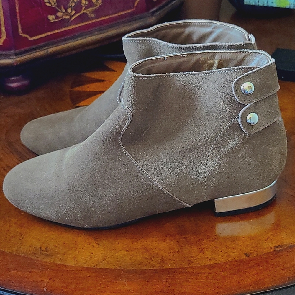 Very Volitale Los Angeles Taupe Suede Boots